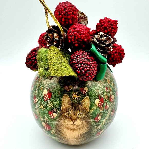 Vtg Enesco 90s Cat Ornament Paper Mache Christmas Holiday Decor Berries - Picture 1 of 9